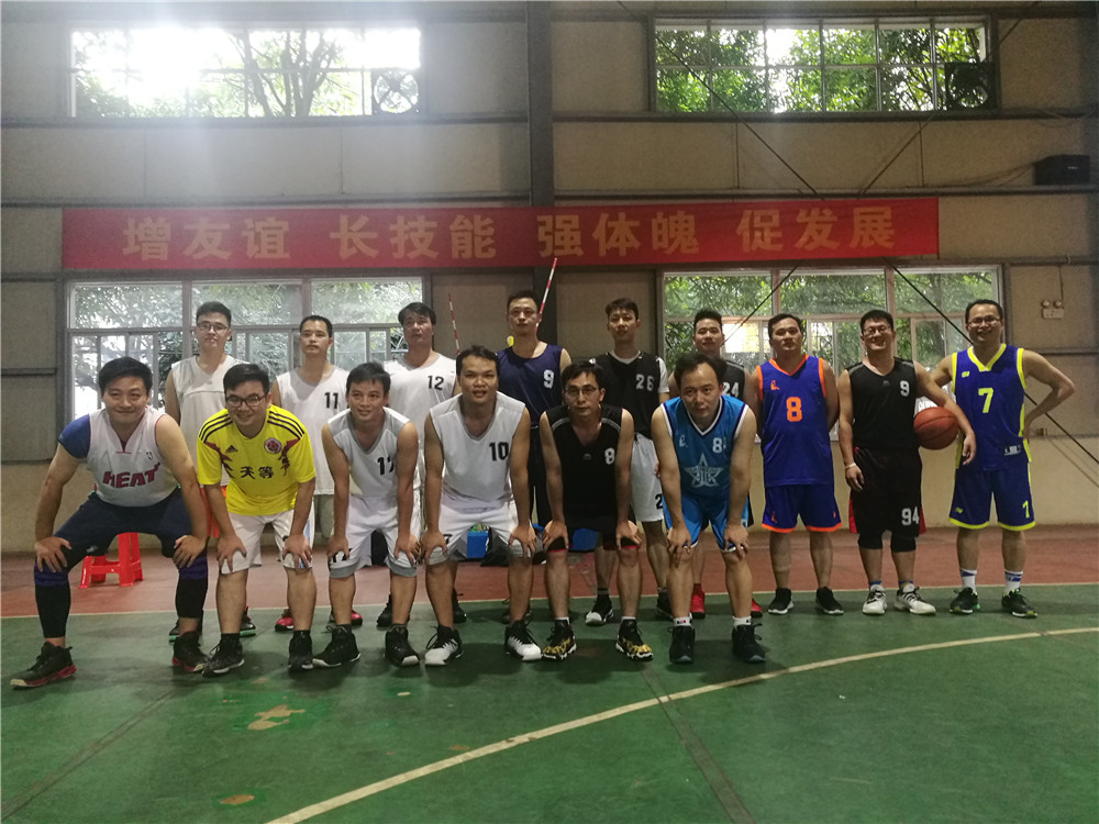 9、两院医务人员开展篮球友谊赛.jpg